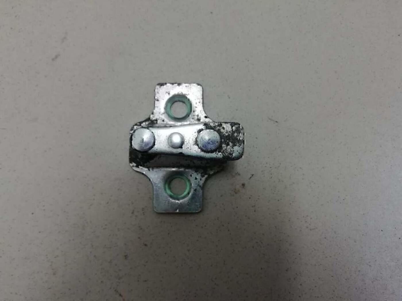 Ответная часть замка двери Chevrolet Aveo (T200) 2003-2008