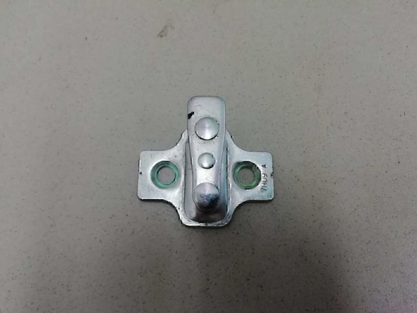 Ответная часть замка двери Chevrolet Aveo (T200) 2003-2008