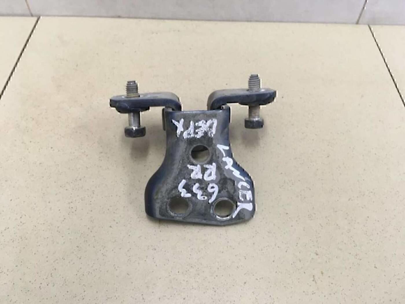 Петля двери задней правой верхняя MITSUBISHI Lancer (CS/Classic) 2003-2006