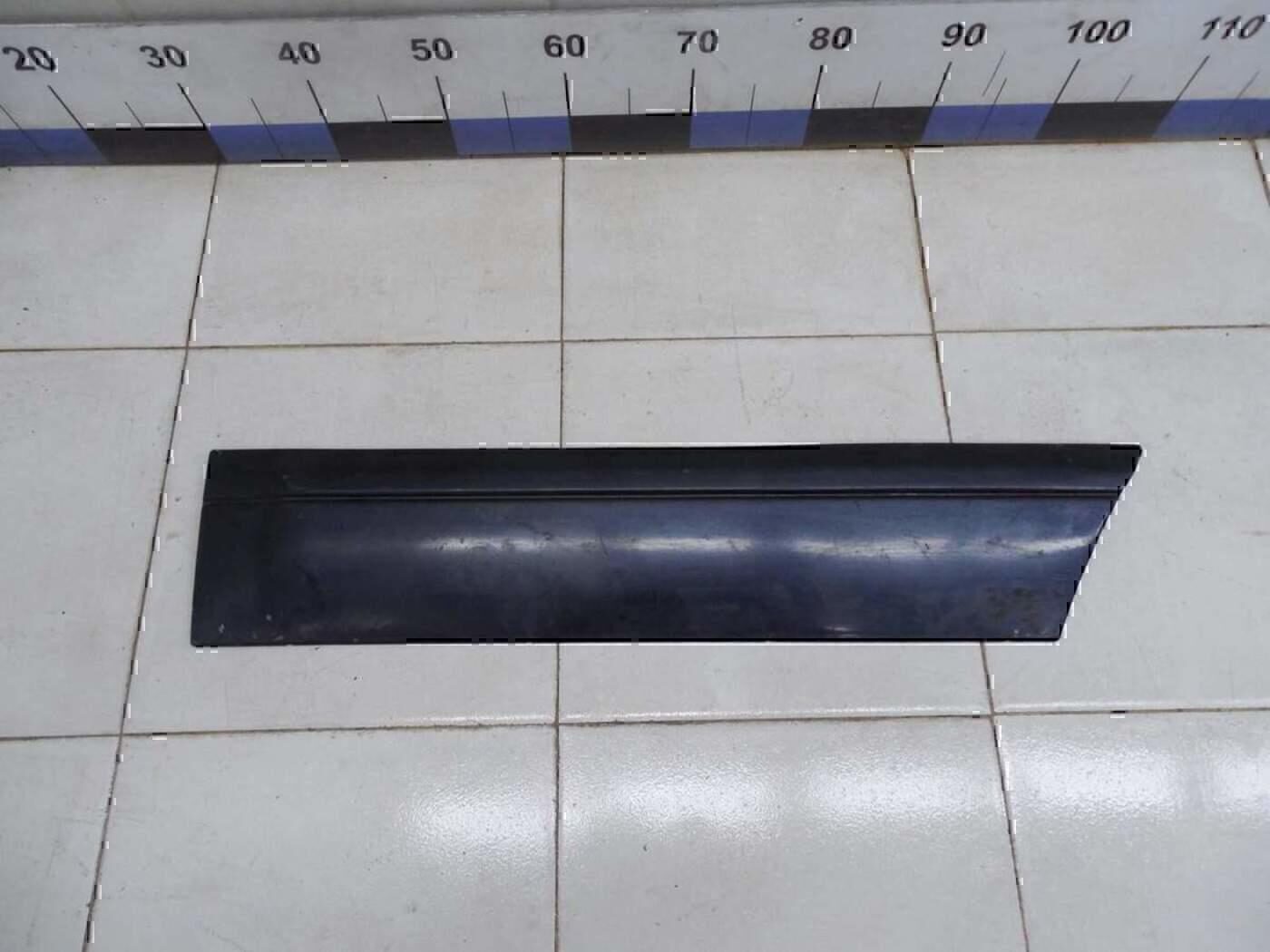 Молдинг задней левой двери