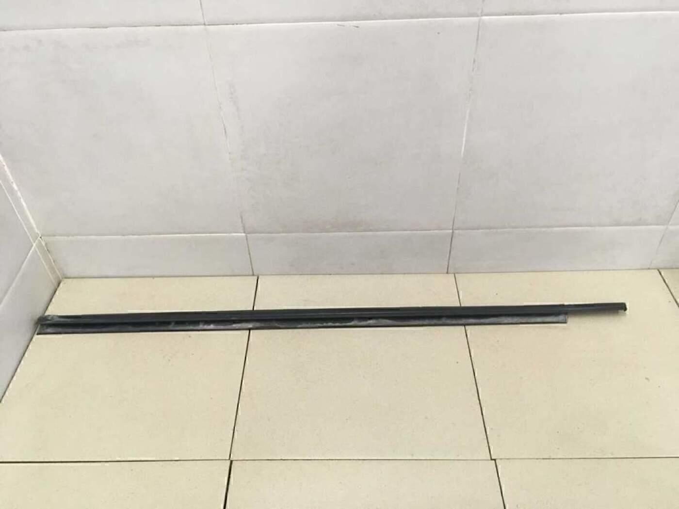 Накладка стекла переднего левого FORD Focus I 1998-2004