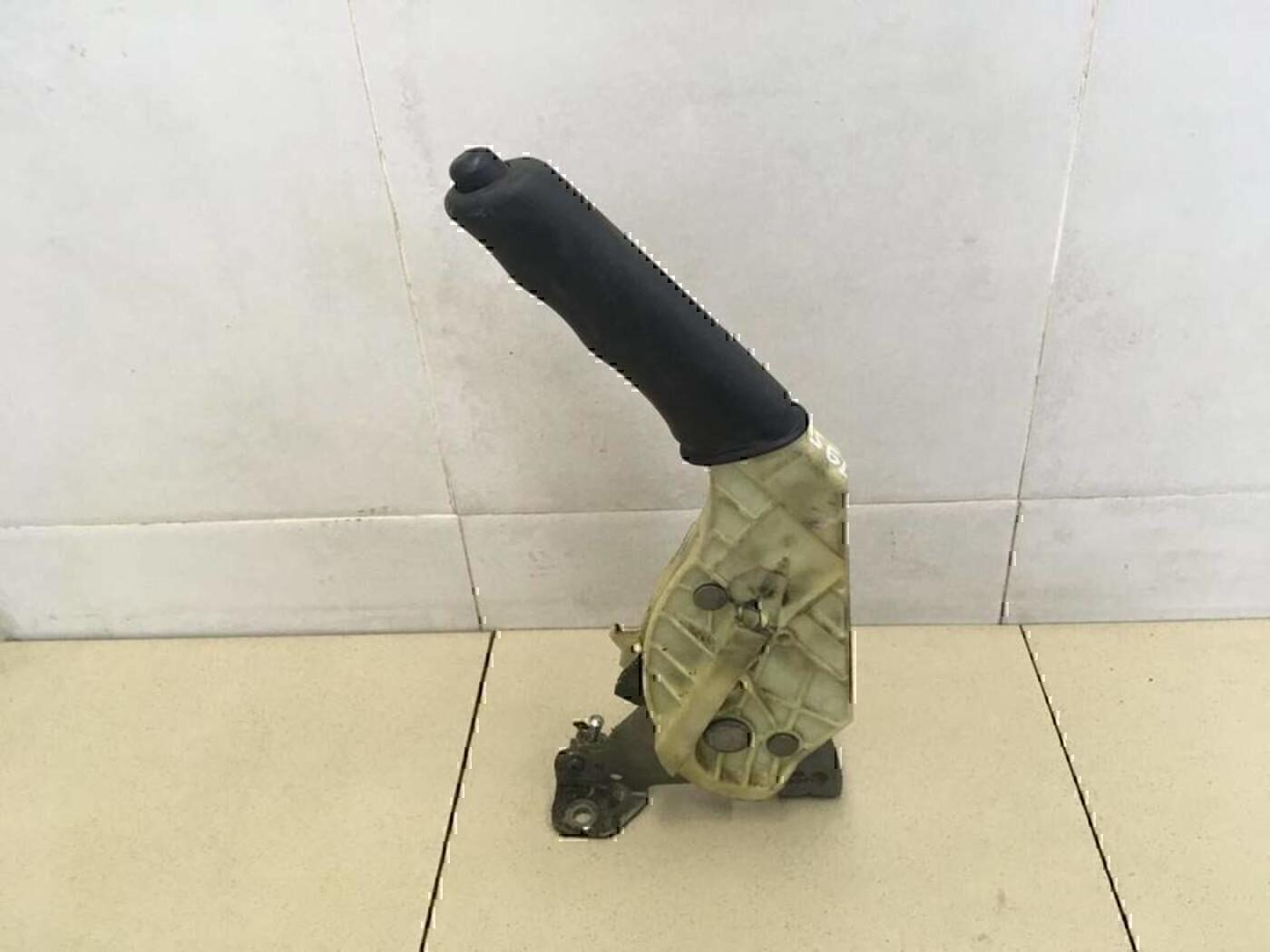 Рычаг стояночного тормоза