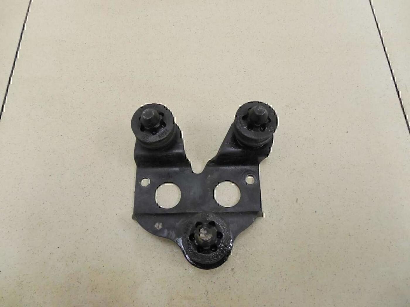 Кронштейн блока ABS (насос) Audi Octavia (A5 1Z-) 2004-2013