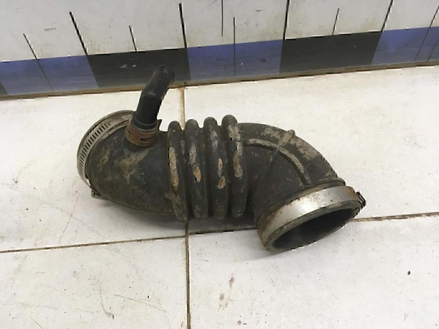 Патрубок воздушного фильтра — фото 3