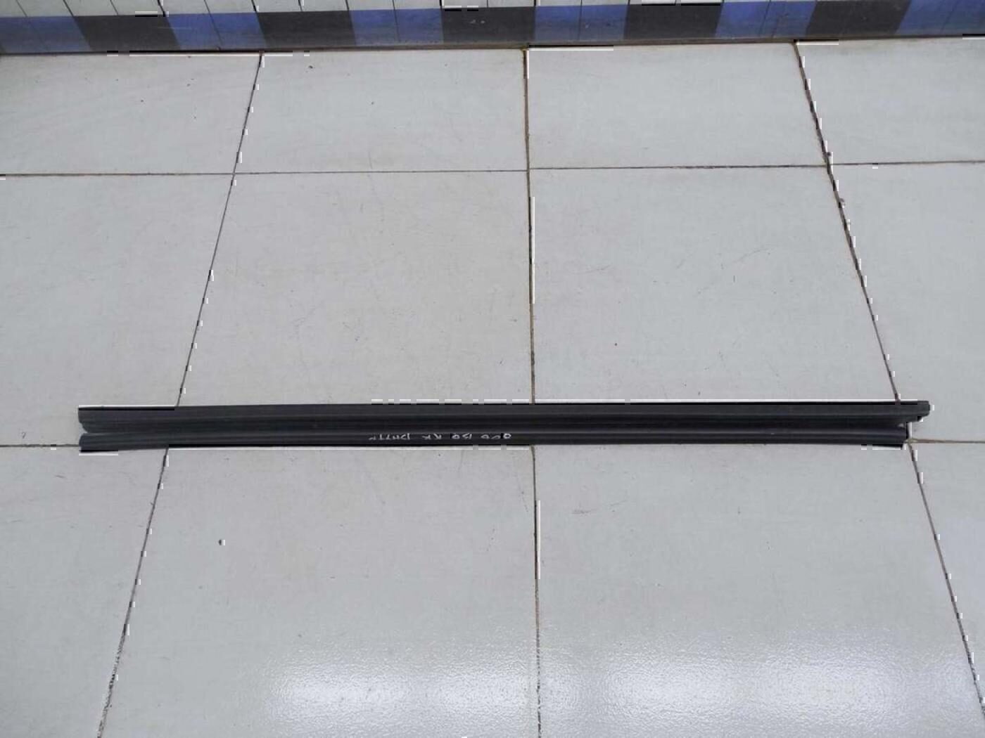 Накладка стекла заднего правого VW Passat [B6] 2005-2010