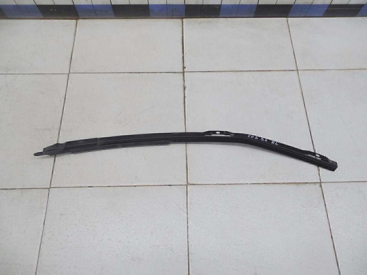 Направляющая стекла двери VW Passat [B6] 2005-2010