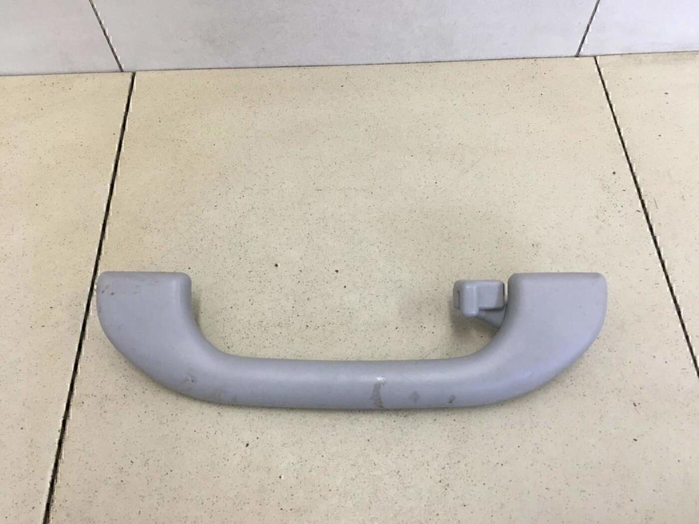 Ручка внутренняя потолочная MITSUBISHI Carisma (DA) 1999-2003