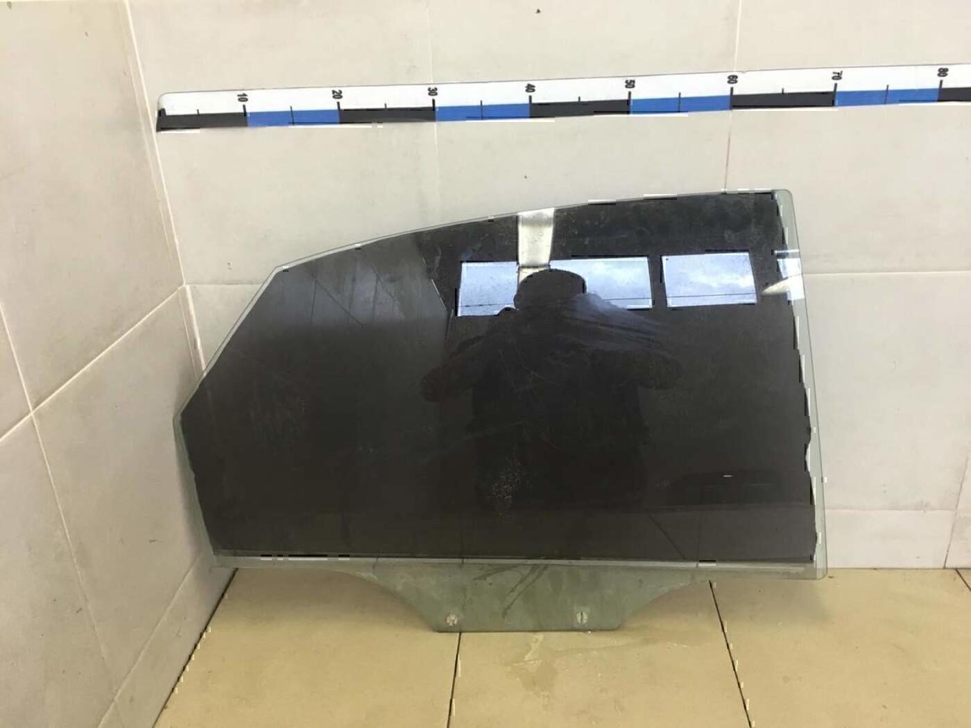 Стекло двери задней правой