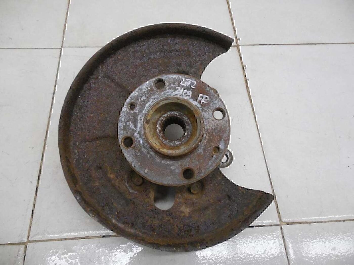 Кулак поворотный передний правый VAZ Lada 2115