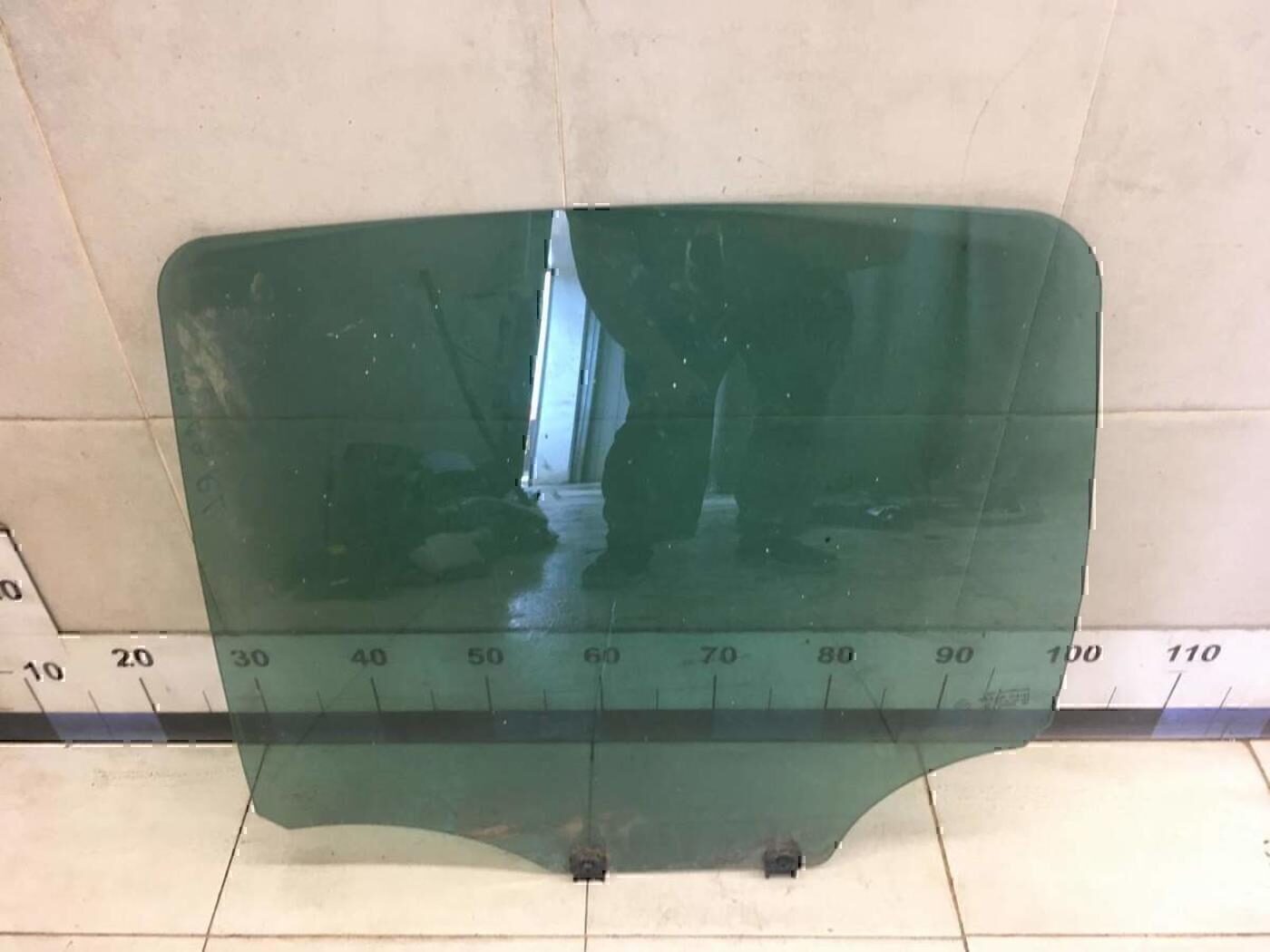 Стекло двери задней левой