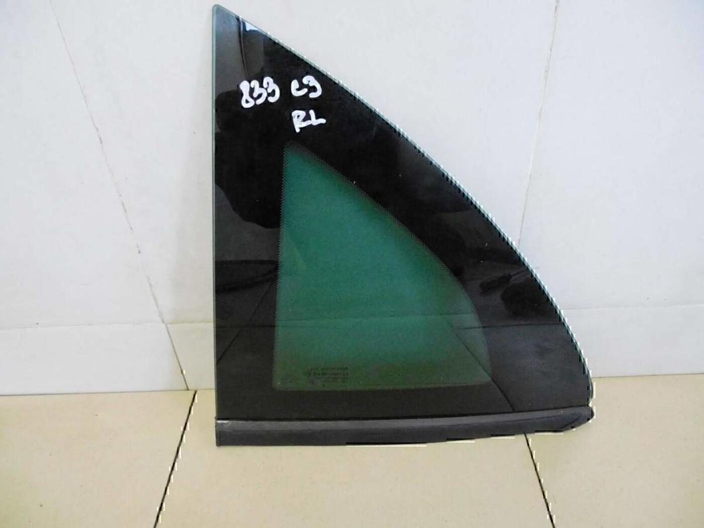 Стекло кузовное глухое левое