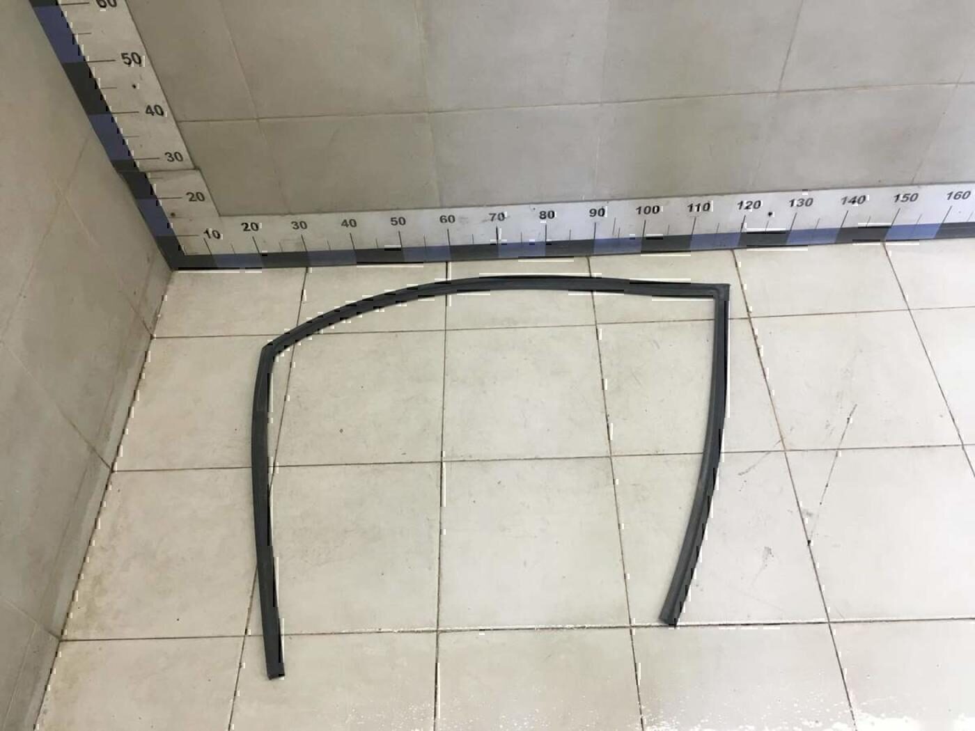 Уплотнитель стекла двери