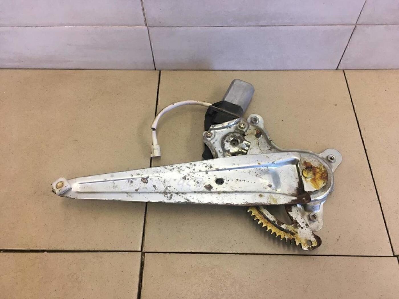 Стеклоподъемник электр. задний правый LIFAN X60 2012>