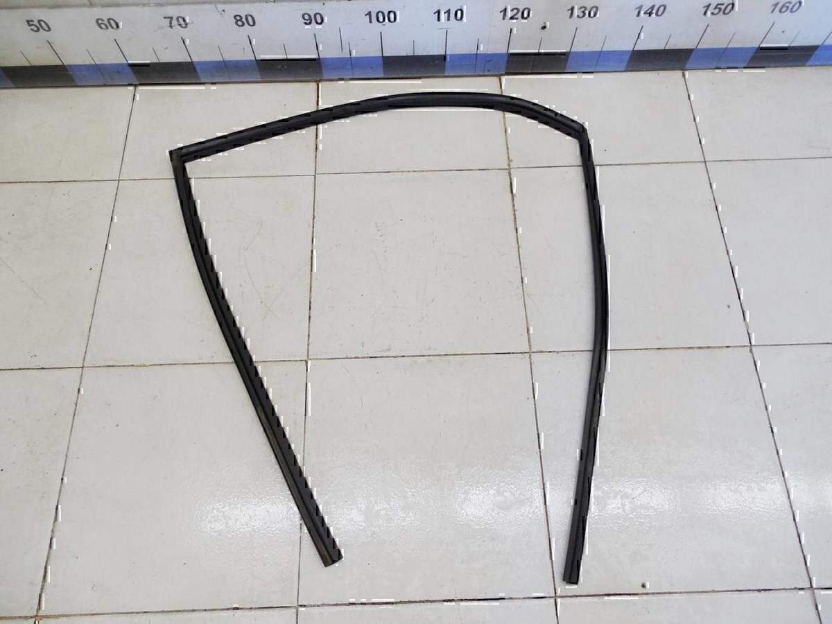 Уплотнитель стекла двери MITSUBISHI Lancer (CS/Classic) 2003-2006