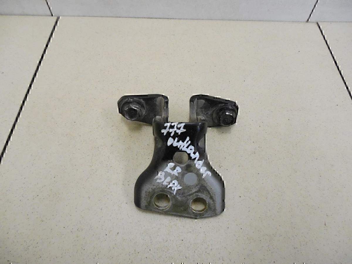 Петля двери задней правой верхняя MITSUBISHI Lancer (CS/Classic) 2003-2006