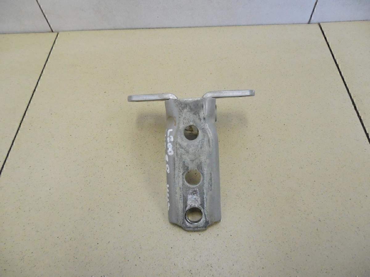 Петля двери MITSUBISHI L200 (KB) 2006-2016