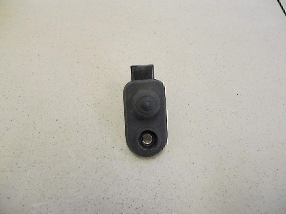 Выключатель концевой MITSUBISHI Lancer (CS/Classic) 2003-2006