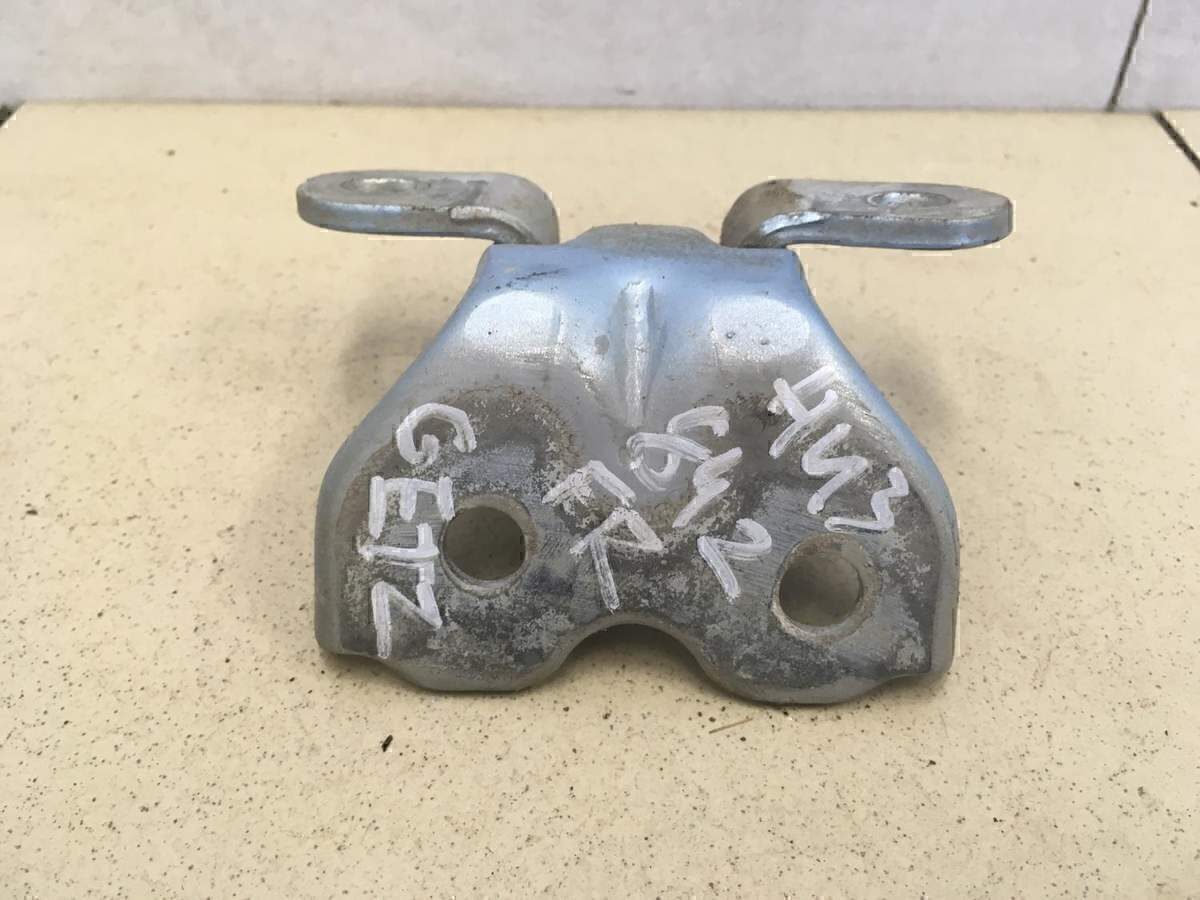 Петля двери передней правой нижняя HYUNDAI Getz 2002-2010