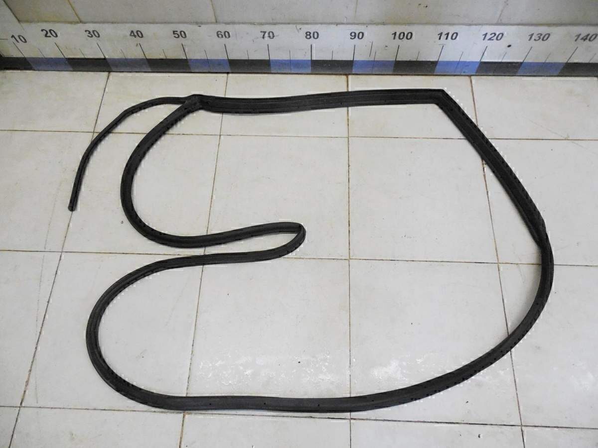 Уплотнитель двери Subaru Impreza (G12) 2007-2012