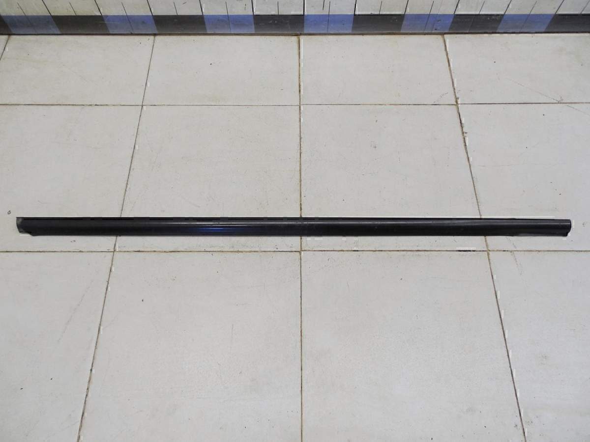 Накладка стекла переднего правого KIA Sportage 2004-2010