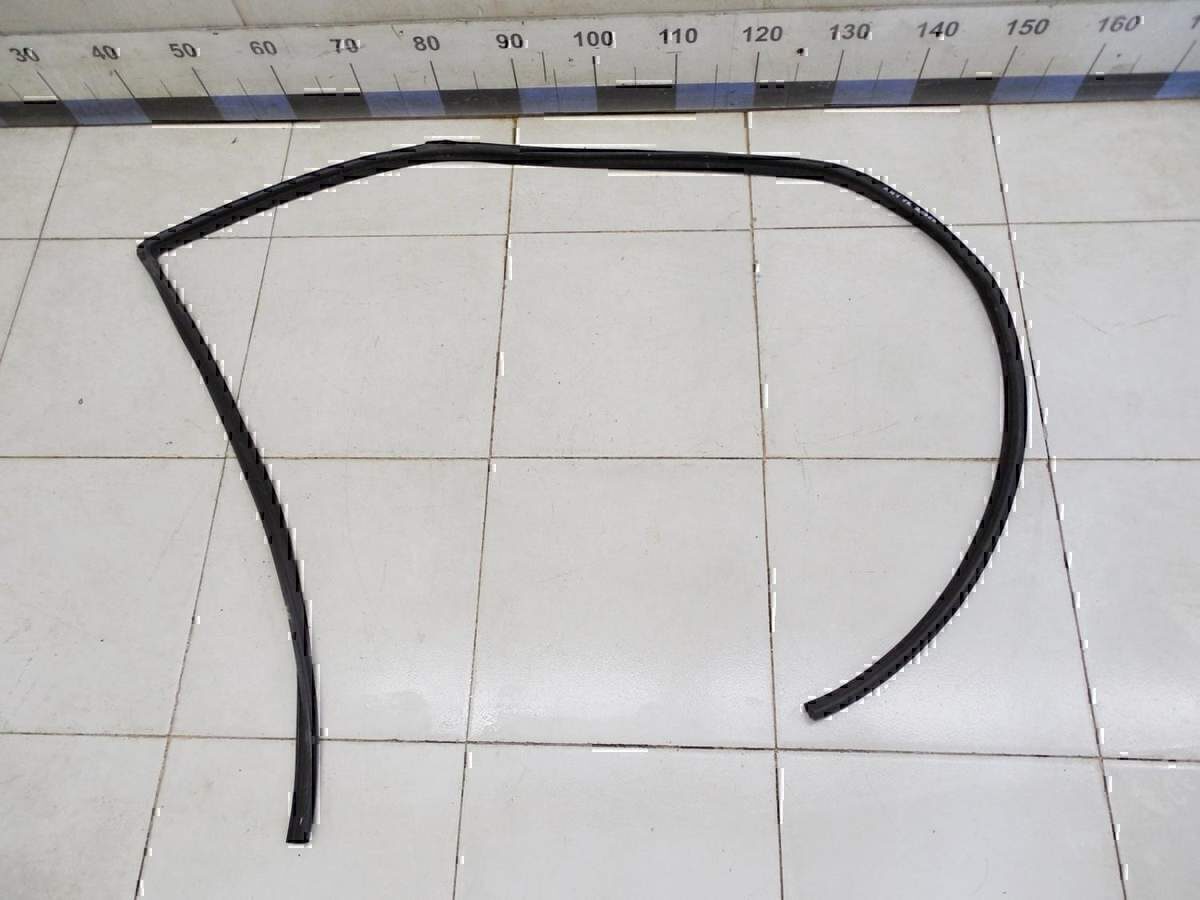 Уплотнитель стекла двери Land Rover Range Rover Sport 2005-2012