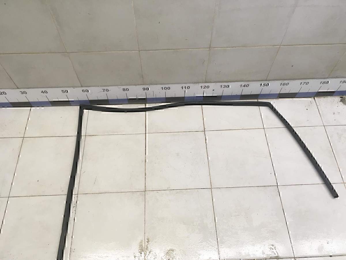 Уплотнитель стекла двери MITSUBISHI Lancer (CS/Classic) 2003-2006