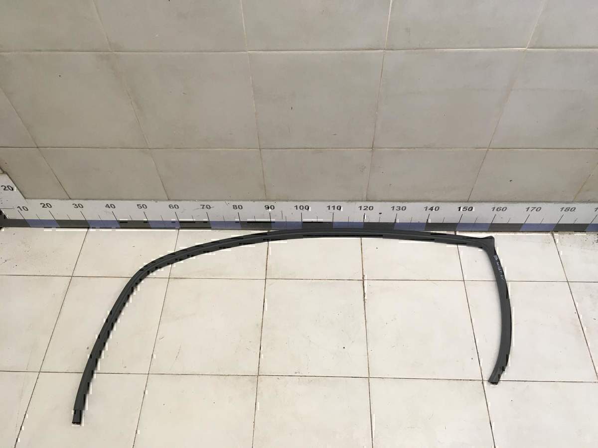 Уплотнитель стекла двери MITSUBISHI Lancer (CS/Classic) 2003-2006