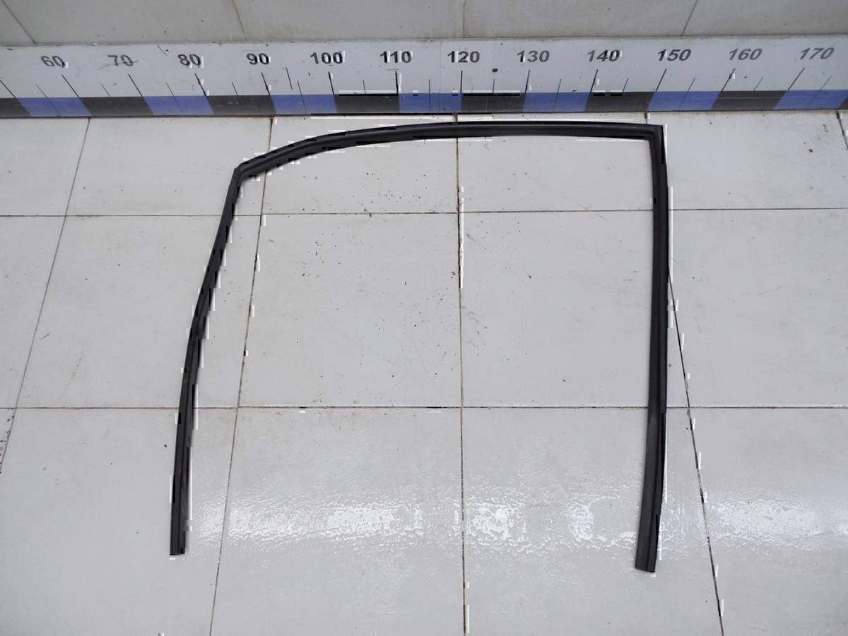 Уплотнитель стекла двери MITSUBISHI Lancer (CS/Classic) 2003-2006