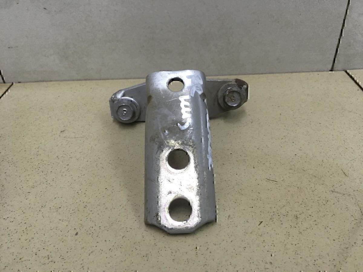 Петля двери задней правой нижняя MITSUBISHI Lancer (CS/Classic) 2003-2006