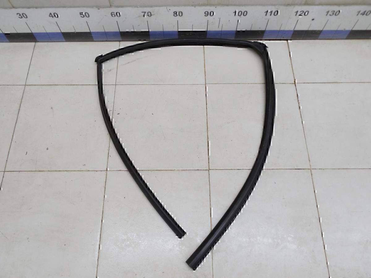 Уплотнитель стекла двери MITSUBISHI Lancer (CX,CY) 2007>