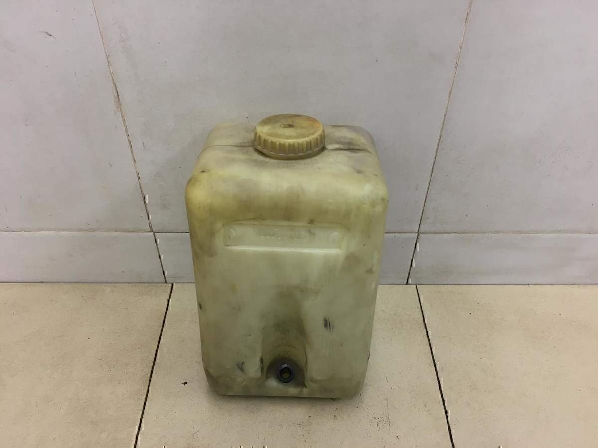 Бачок омывателя лобового стекла