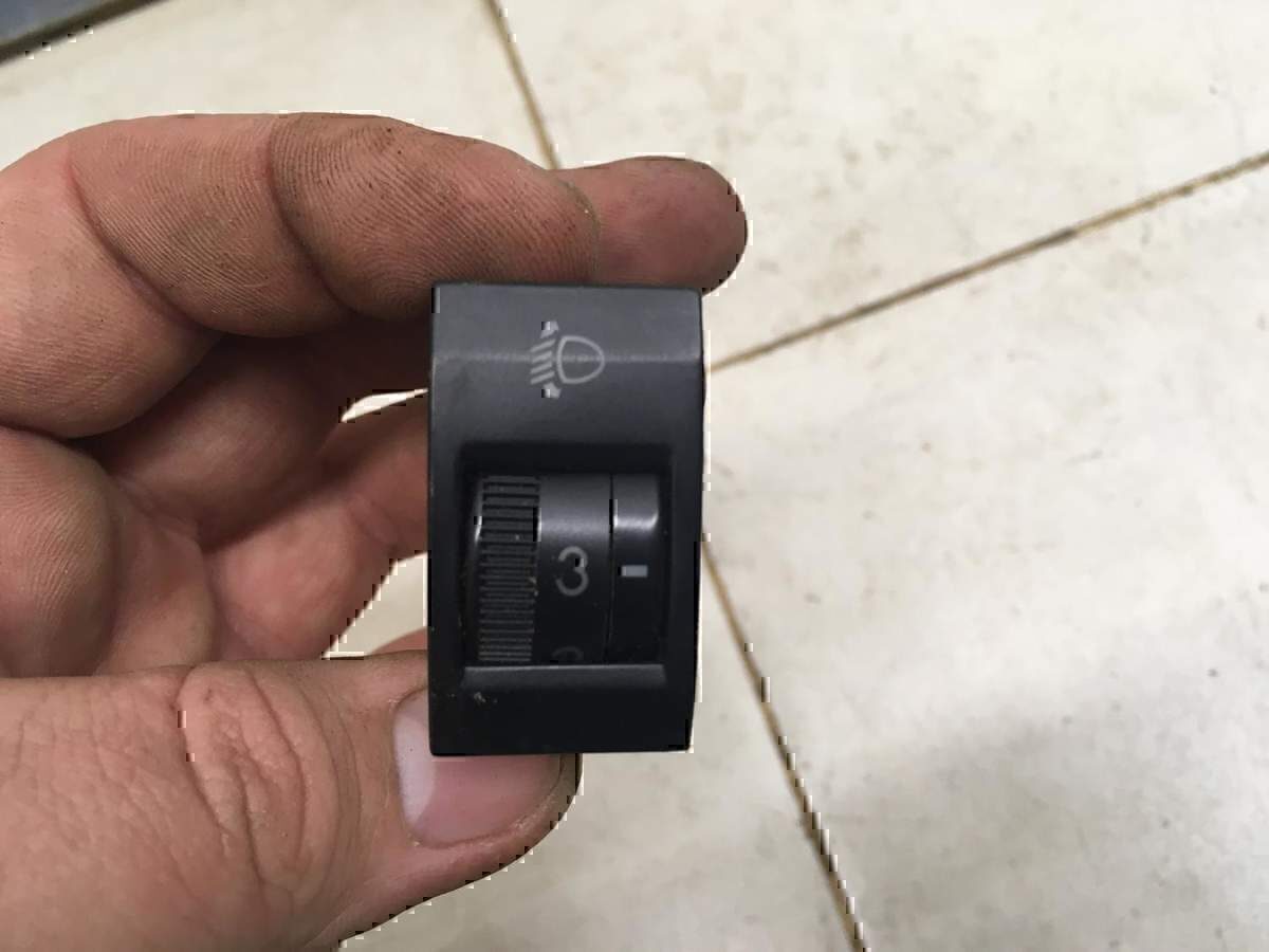 Кнопка корректора фар — фото 4