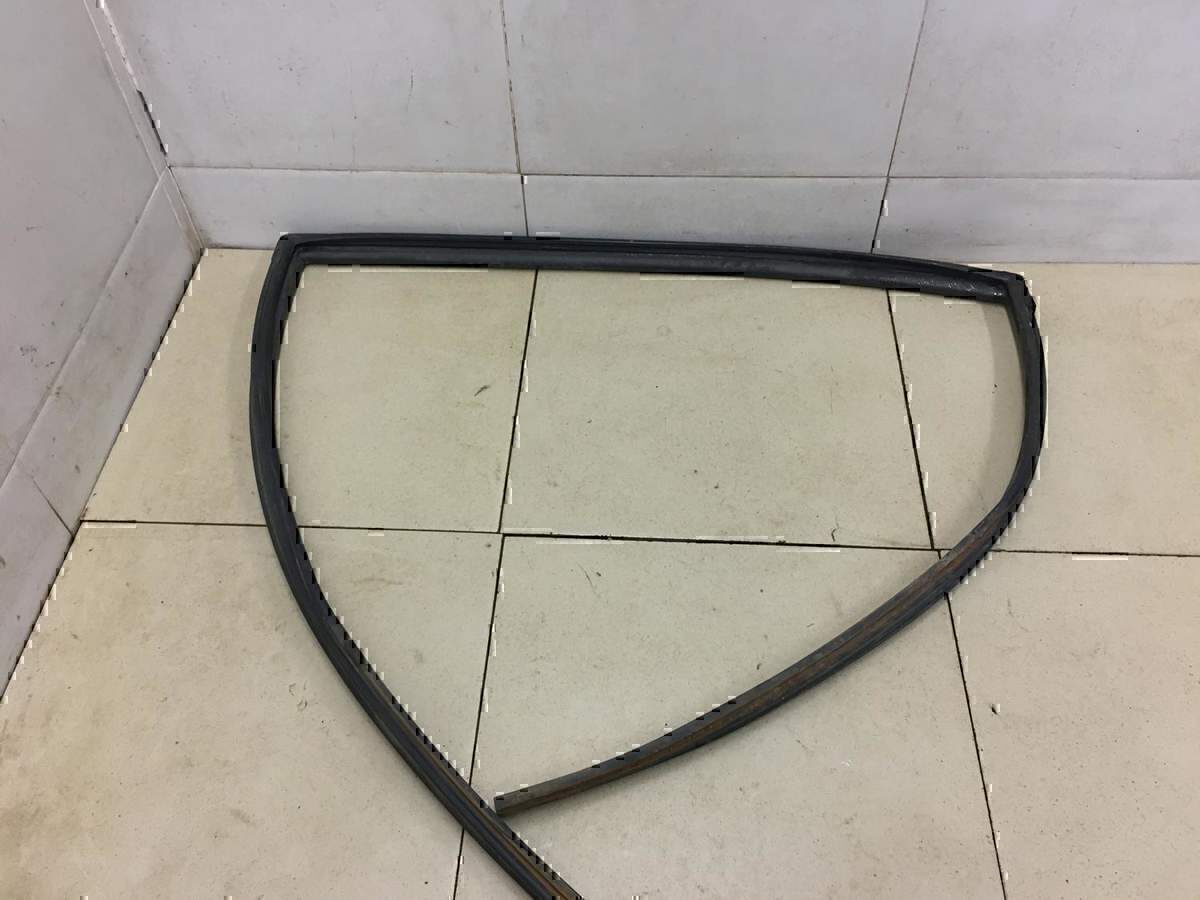 Уплотнитель стекла двери HYUNDAI Elantra 2000-2005