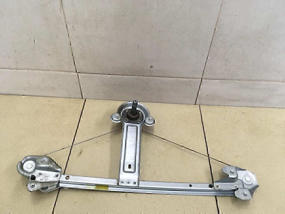 Стеклоподъемник механ. задний правый OPEL Astra H / Family 2004-2015