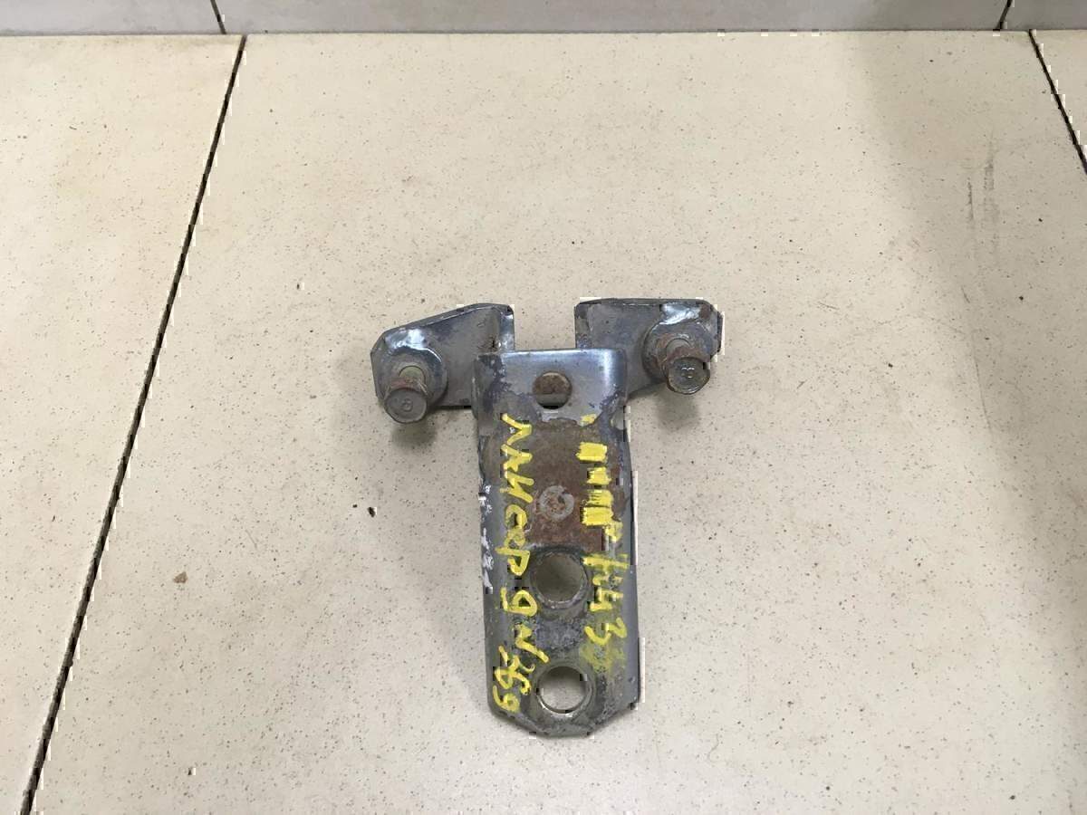 Петля двери передней правой нижняя MITSUBISHI Lancer (CS/Classic) 2003-2006