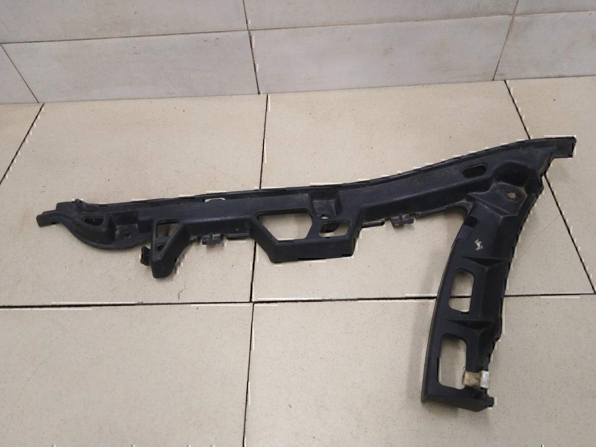 Направляющая заднего бампера правая Land Rover Range Rover Sport 2005-2012