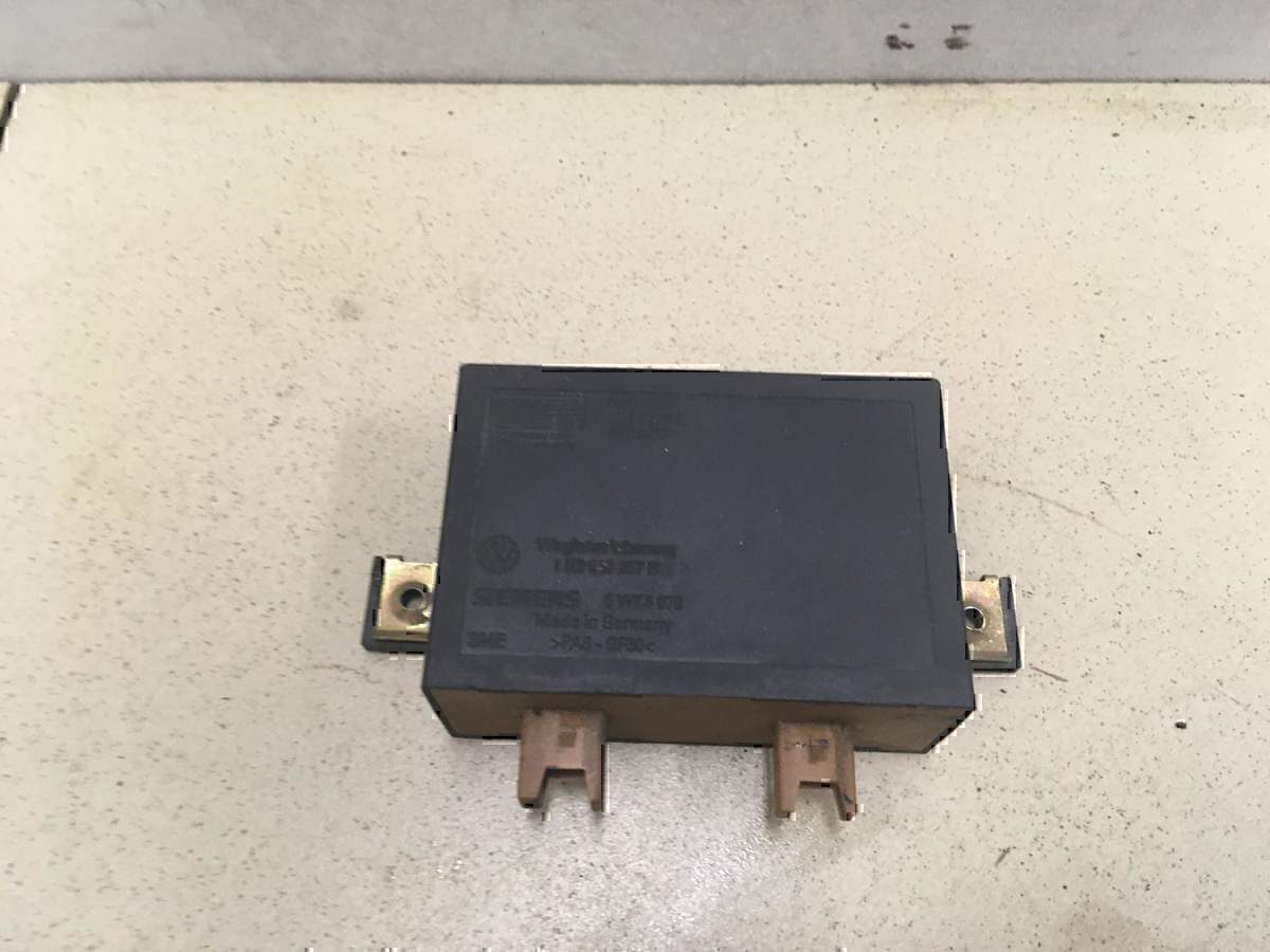 Блок электронный VW Golf III/Vento 1991-1997