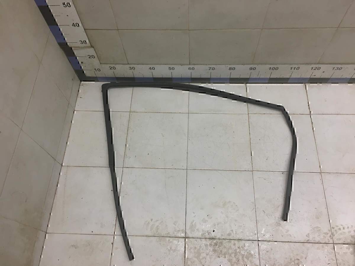 Уплотнитель стекла двери