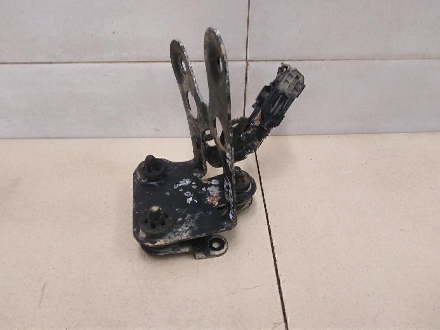 Кронштейн блока ABS (насос) Audi Touran 2003-2010