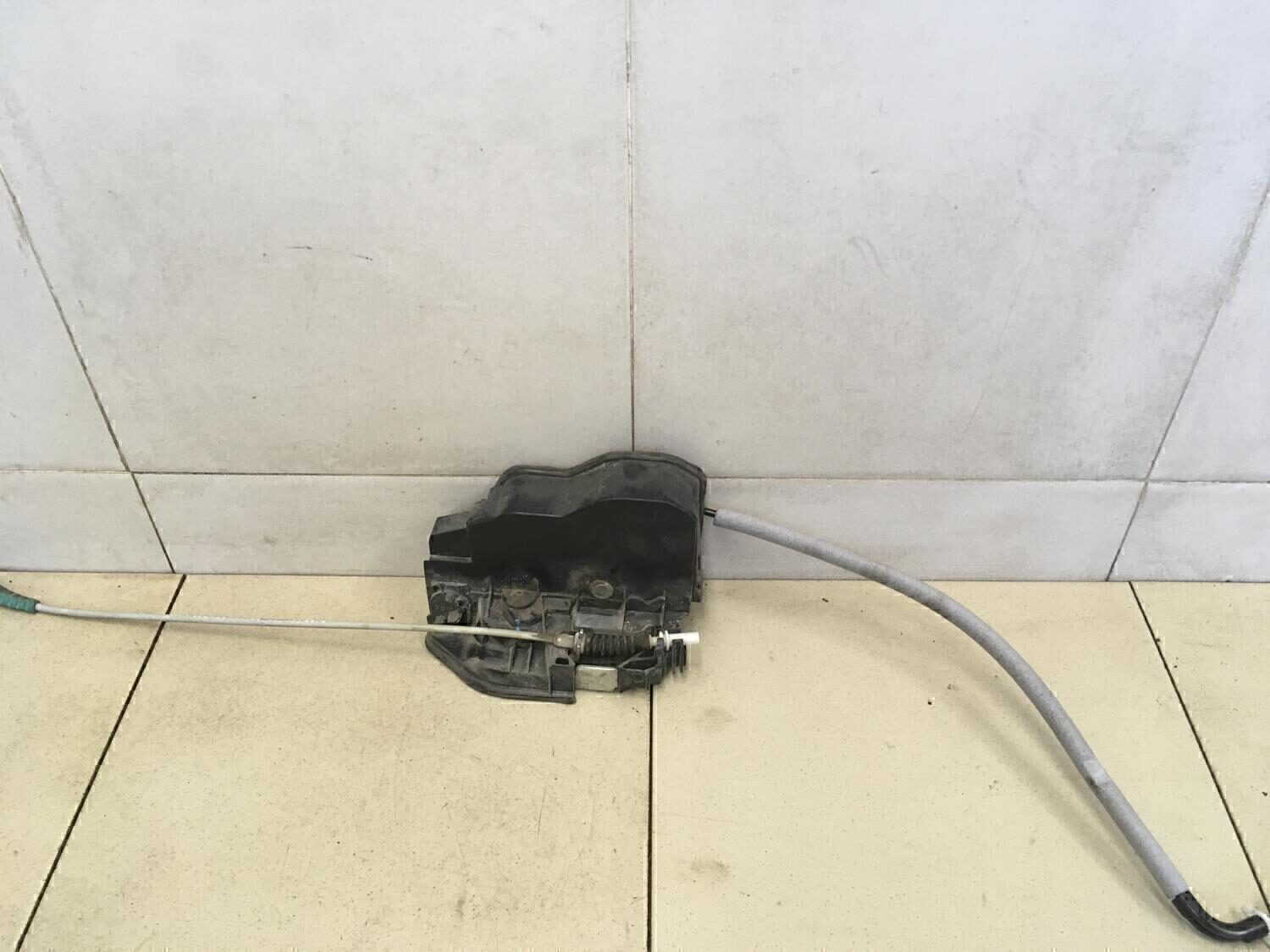 Замок двери задней правой BMW 1-серия E87/E81 2004>