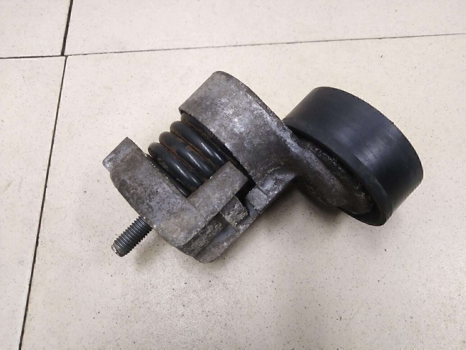 Ролик-натяжитель ручейкового ремня BMW 1-серия E82/E88 2006>