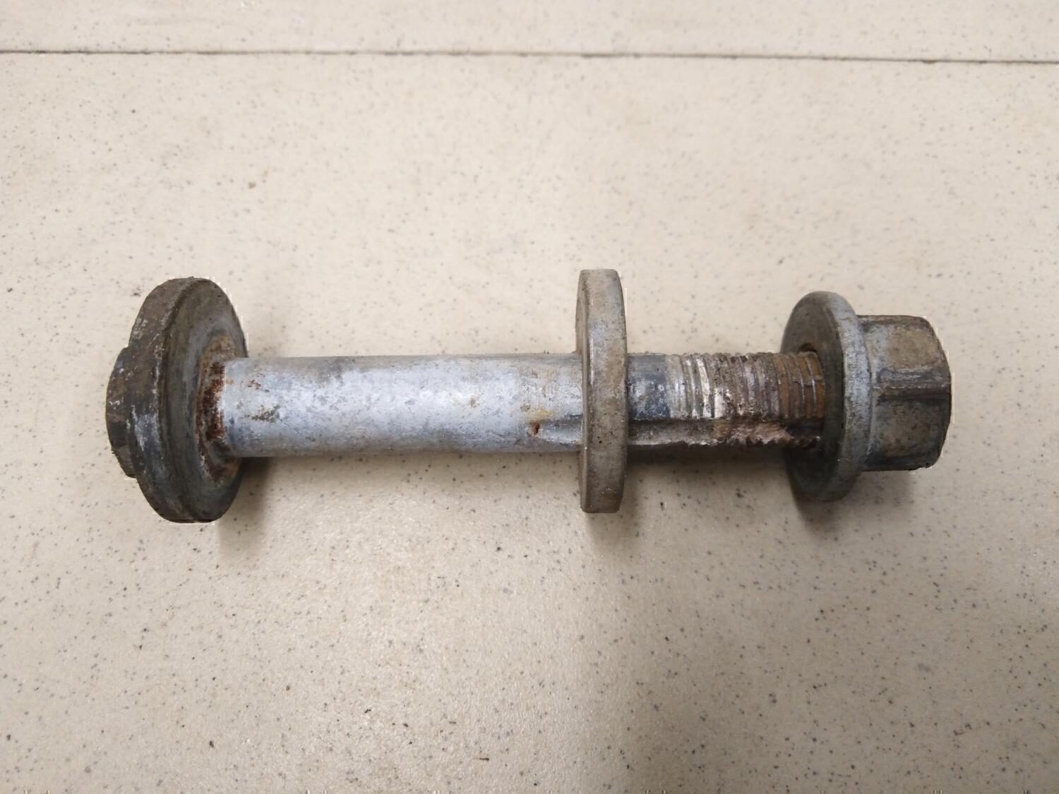 Болт развала задних колес BMW 1-серия E82/E88 2006>