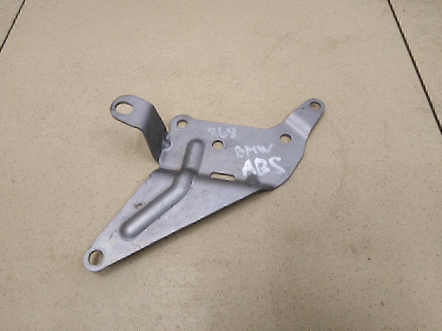 Кронштейн блока ABS (насос) BMW 1-серия E82/E88 2006>