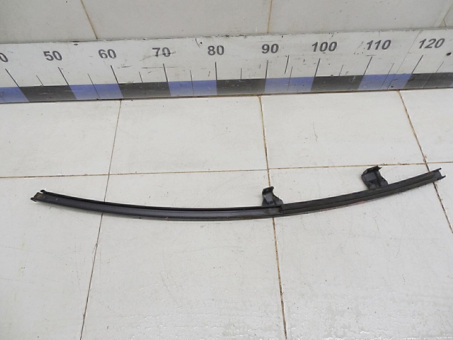 Направляющая стекла двери MITSUBISHI Galant (E5) 1993-1997