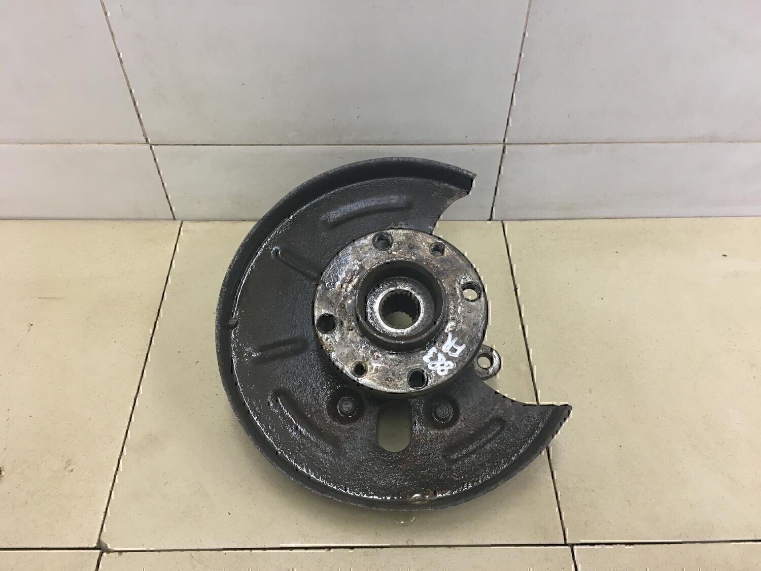 Кулак поворотный передний правый VAZ Lada 2115