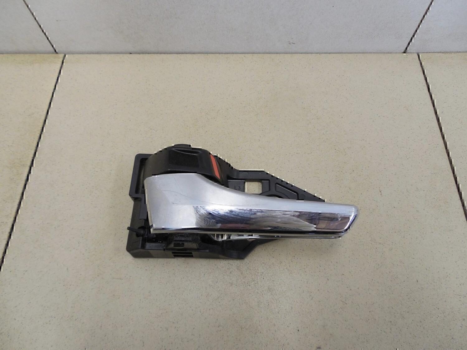 Ручка двери внутренняя левая TOYOTA Hi Lux 2015>