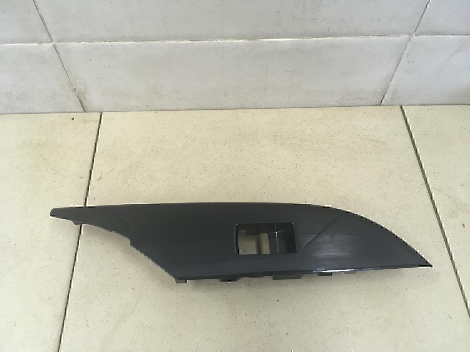 Накладка (кузов внутри) TOYOTA Hi Lux 2015>