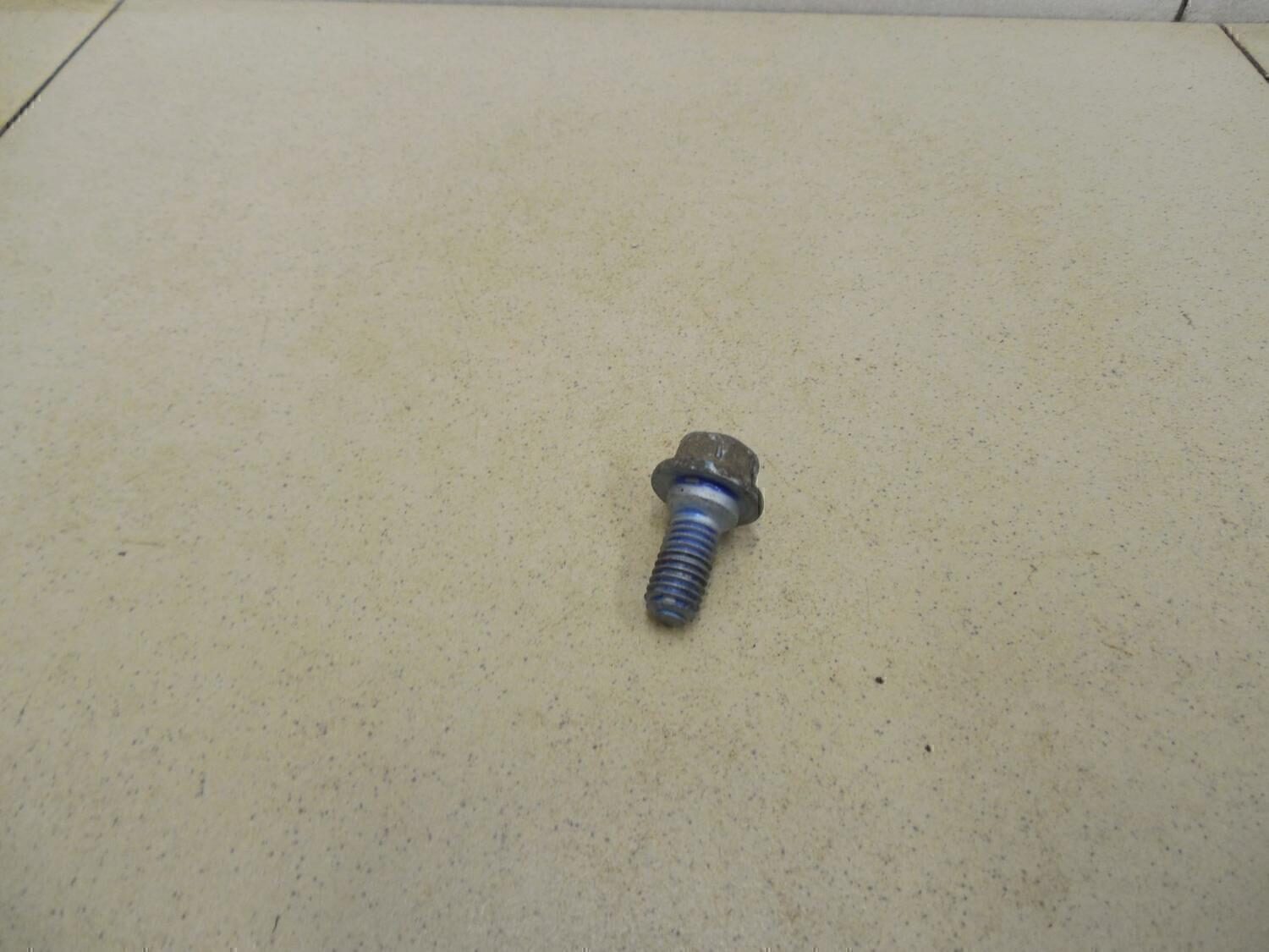 Болт TOYOTA Hi Lux 2015>