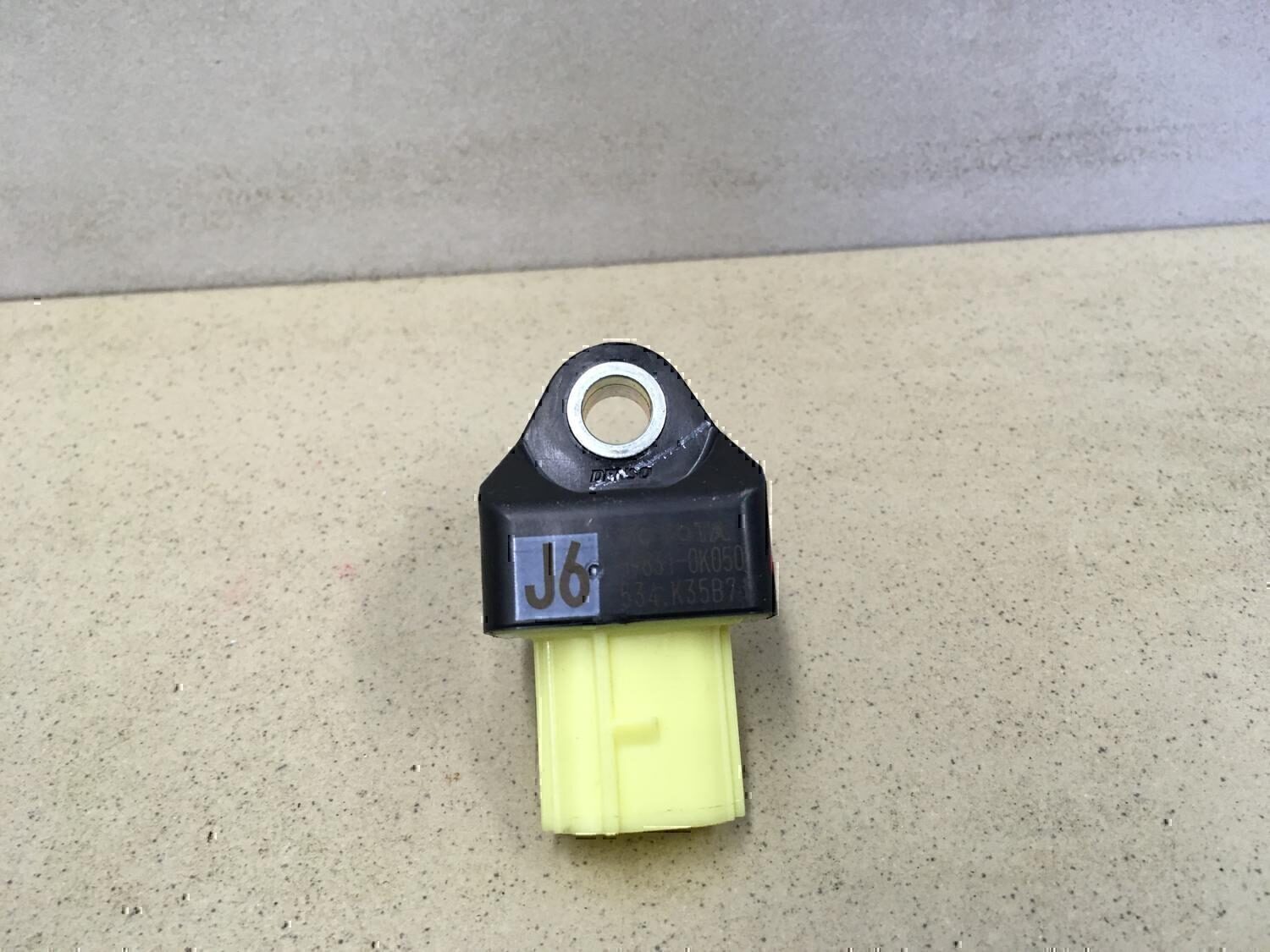 Датчик AIR BAG TOYOTA Hi Lux 2015>