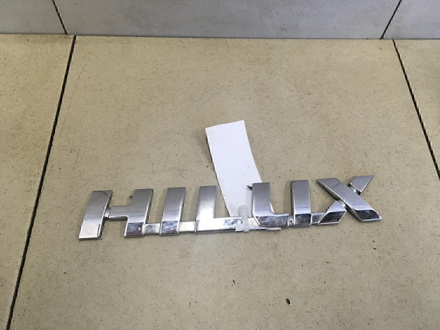 Эмблема TOYOTA Hi Lux 2015>
